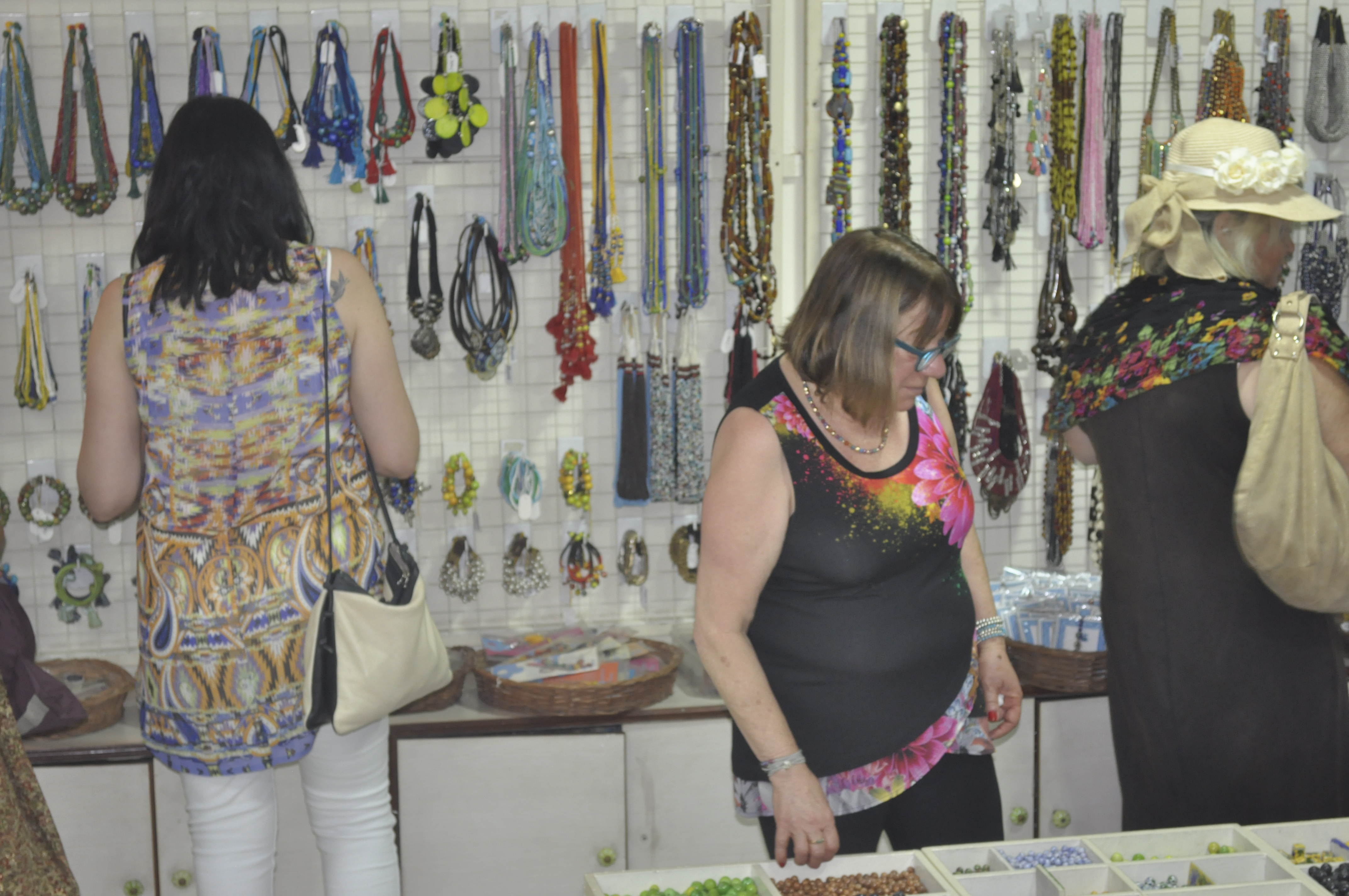 Israel ladies shopping at showroom