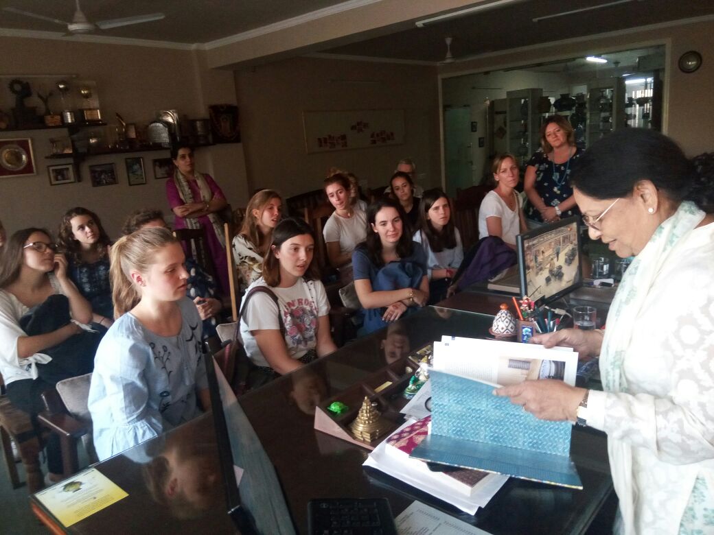 Ma'am Leela Bordia explaining the history of blue pottery