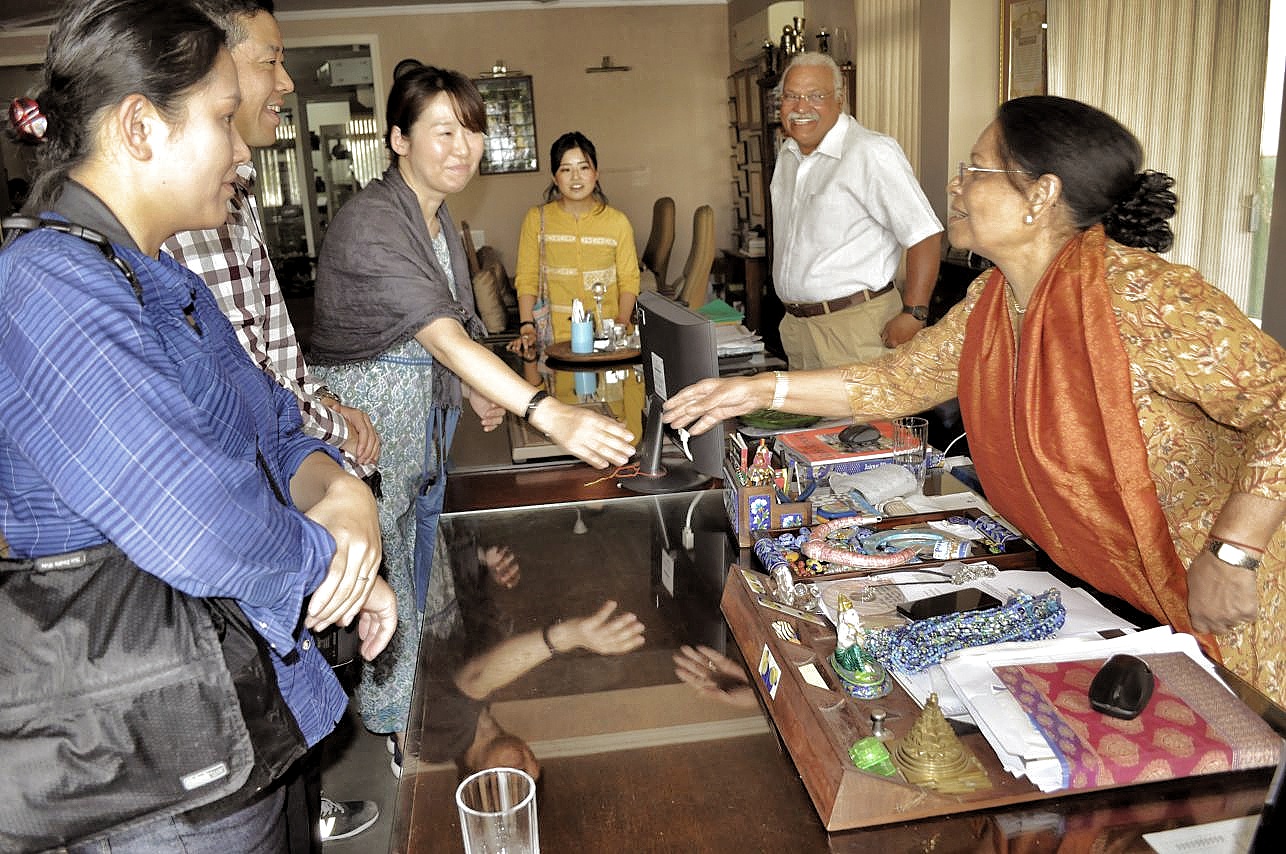 Group interacting with Ma'am Leela Bordia