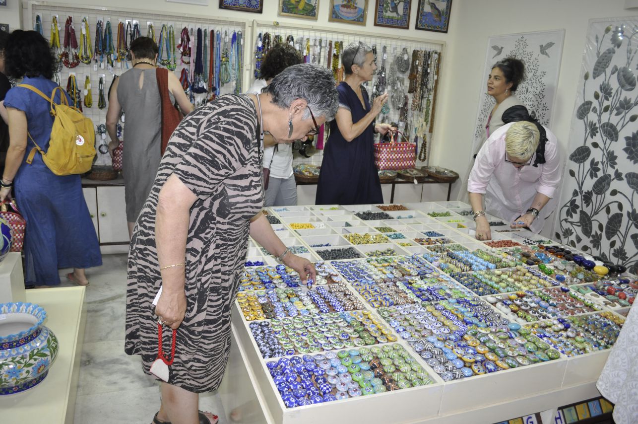 Group shopping at Neerja blue pottery showroom