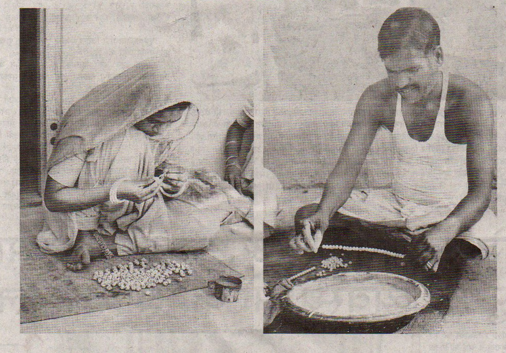 Artisans Designing neerja blue pottery beads