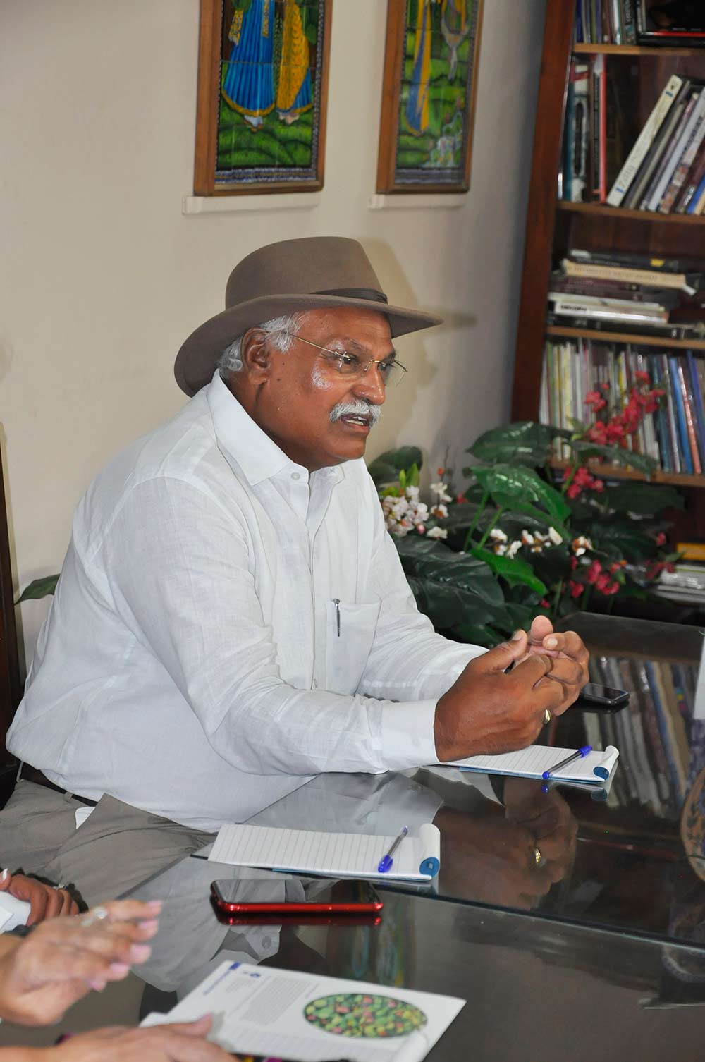 Neerja International Inc Leela Bordia Nupur Bodia Kamal Bordia Apurv Bordia 40 Inch Blue Pottery Plate09