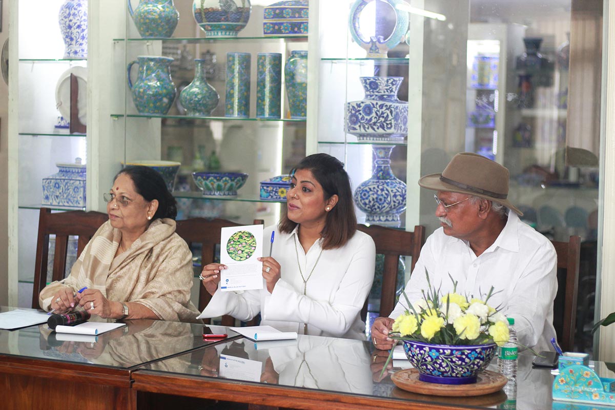 Neerja International Inc Leela Bordia Nupur Bodia Kamal Bordia Apurv Bordia 40 Inch Blue Pottery Plate010