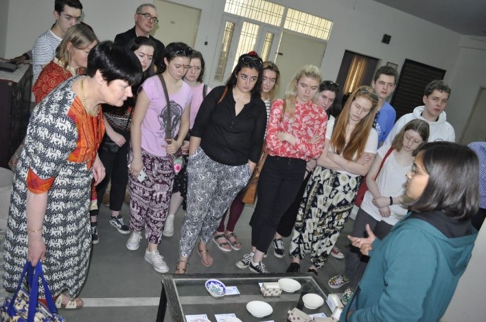 The group was amazed to see this beautiful Jaipur Blue Pottery Handmade Craft.